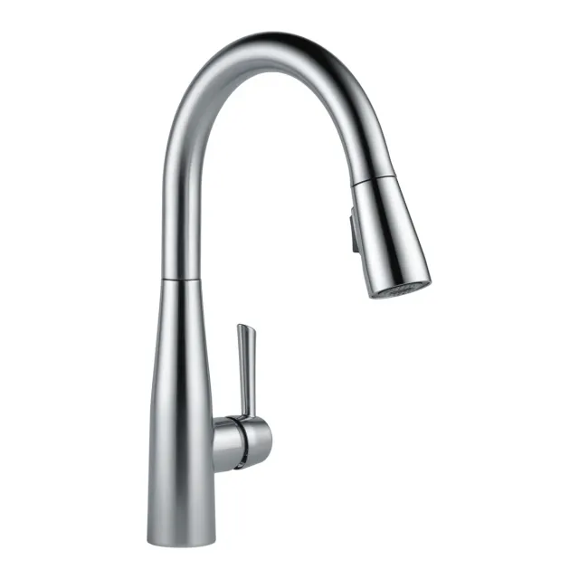 Delta Essa Single Handle Pull-Down Kitchen Faucet in Arctic Stainless
