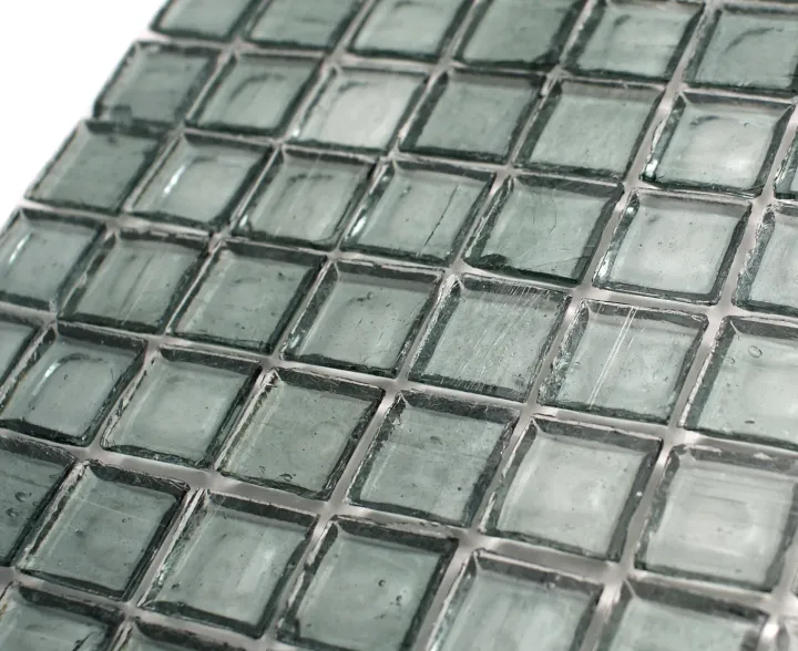 Glass tile