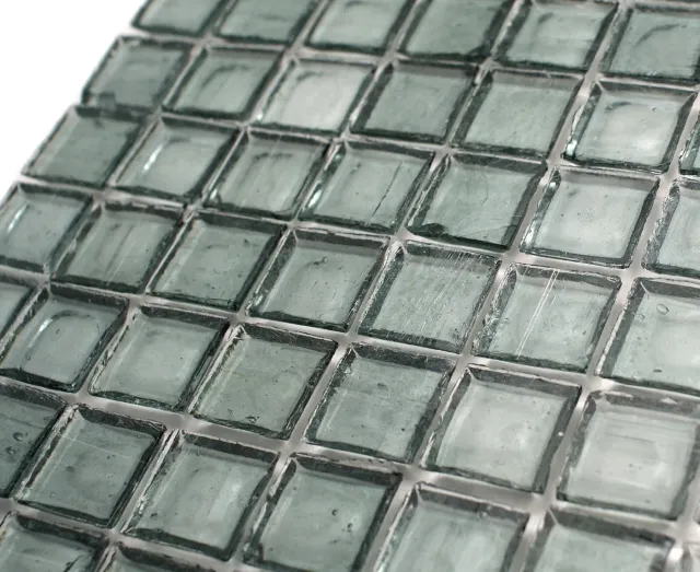 Glass tile