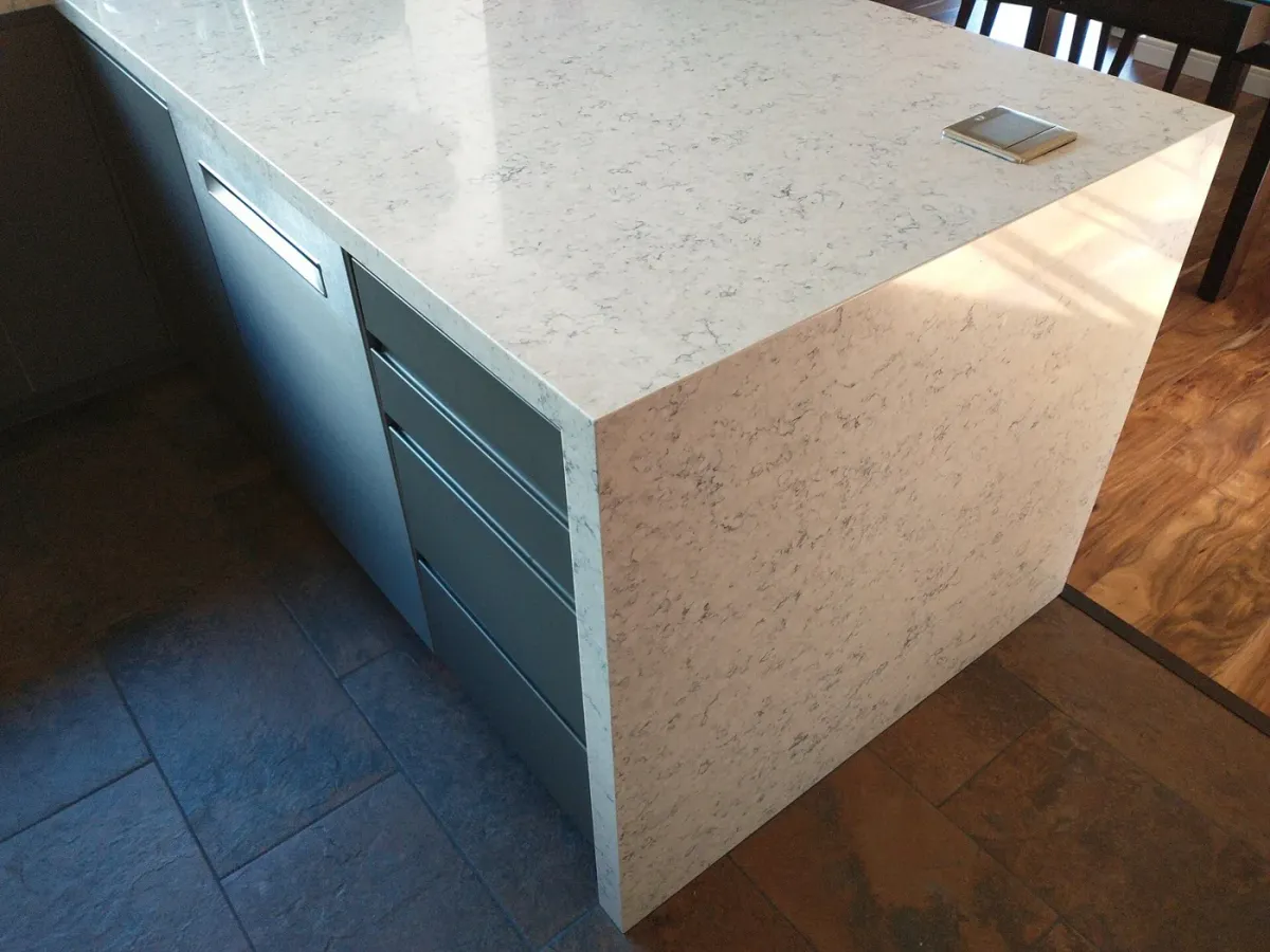 Quartz (engineered stone)