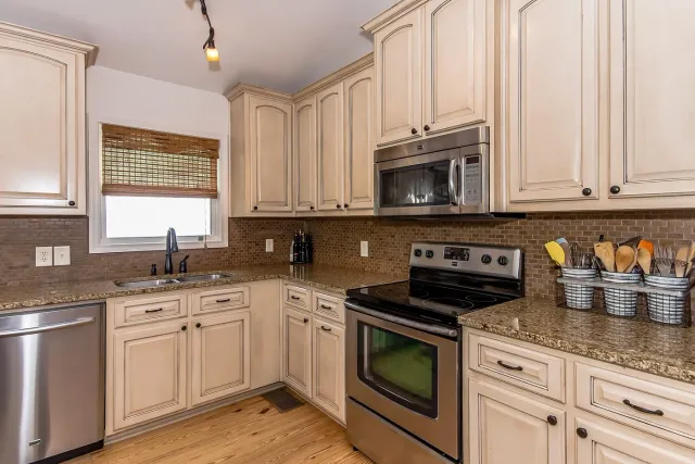 L-shaped kitchen