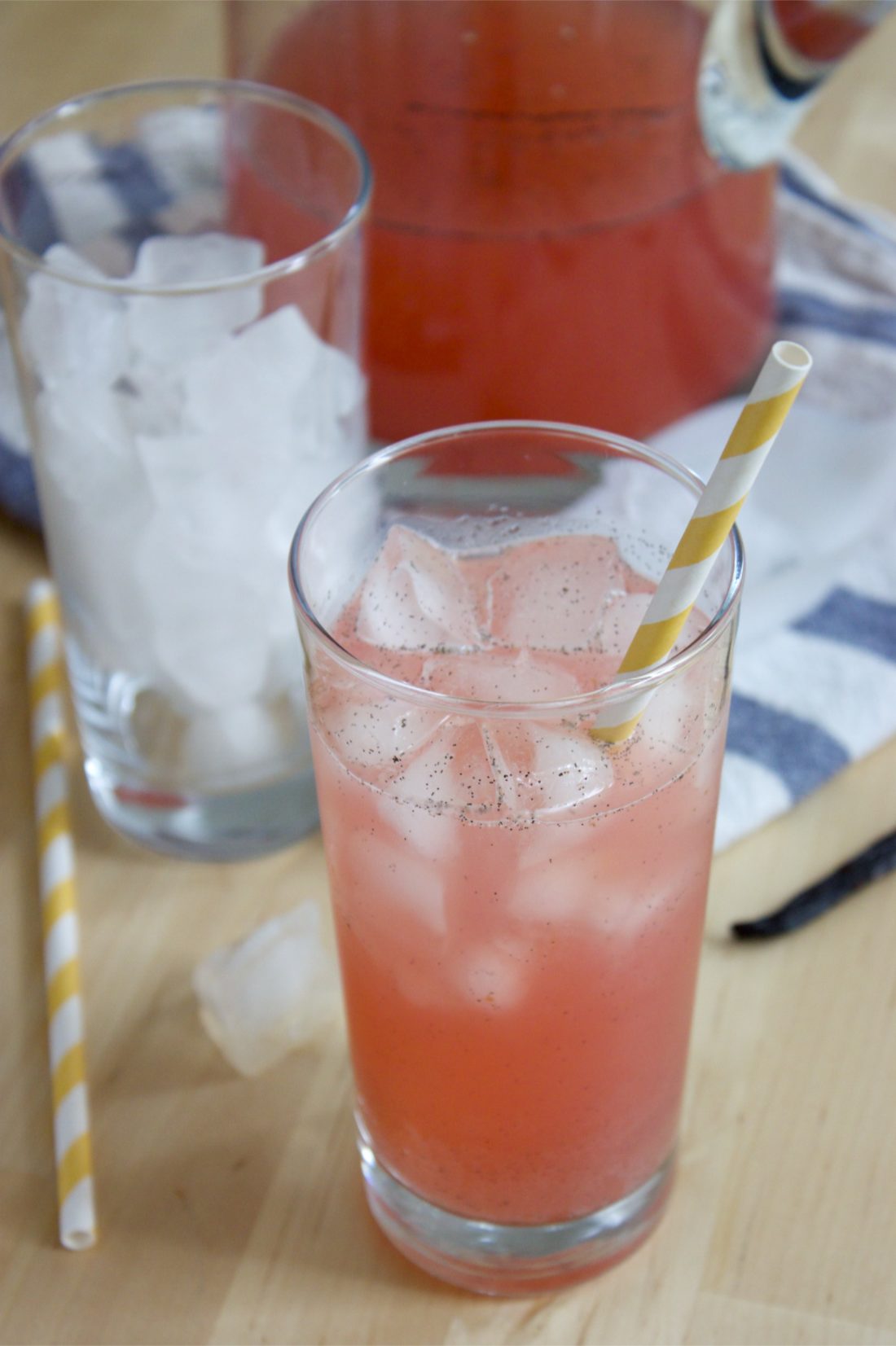 Sparkling Rhubarb-Vanilla Lemonade